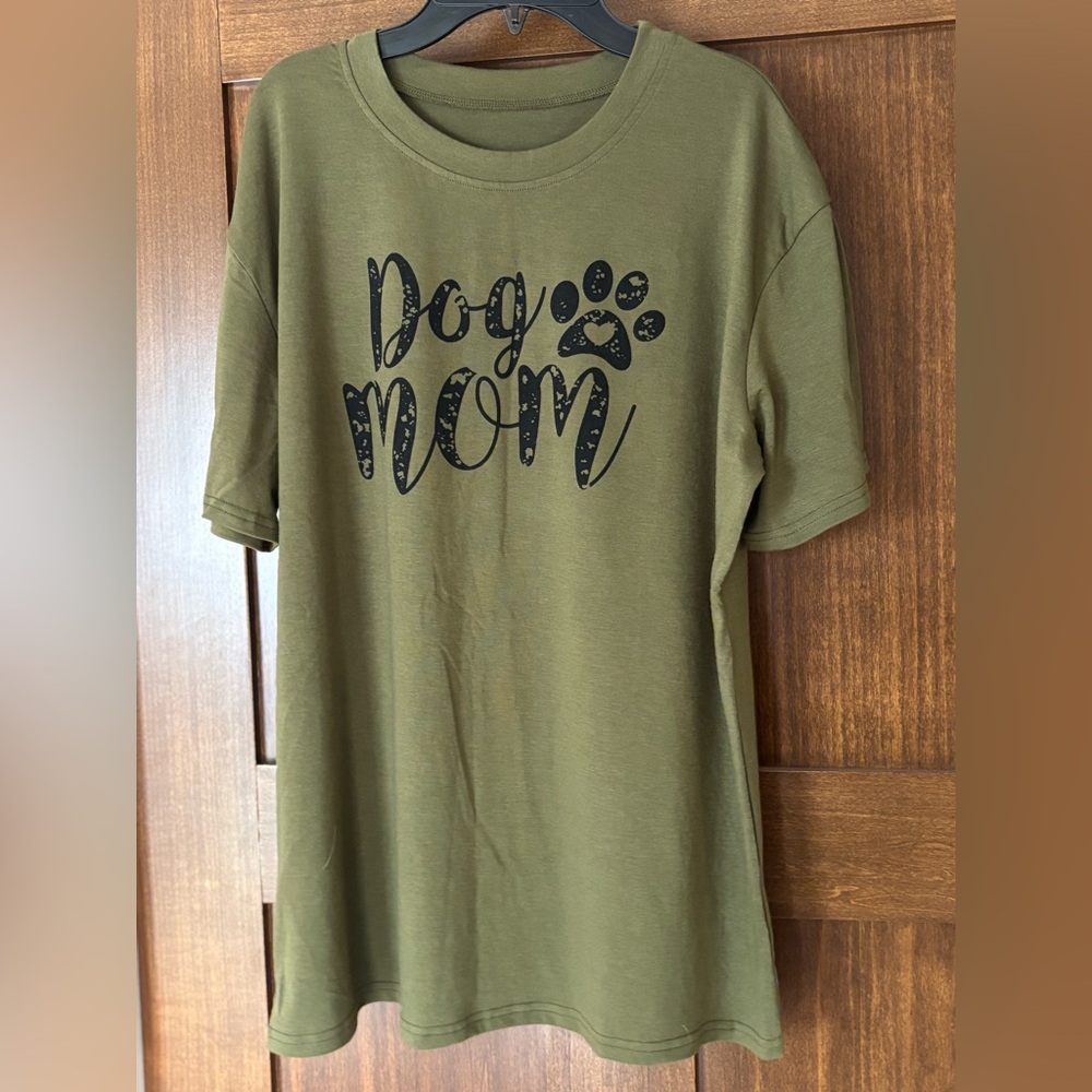 🐾 Dog Mom Graphic T-Shirt